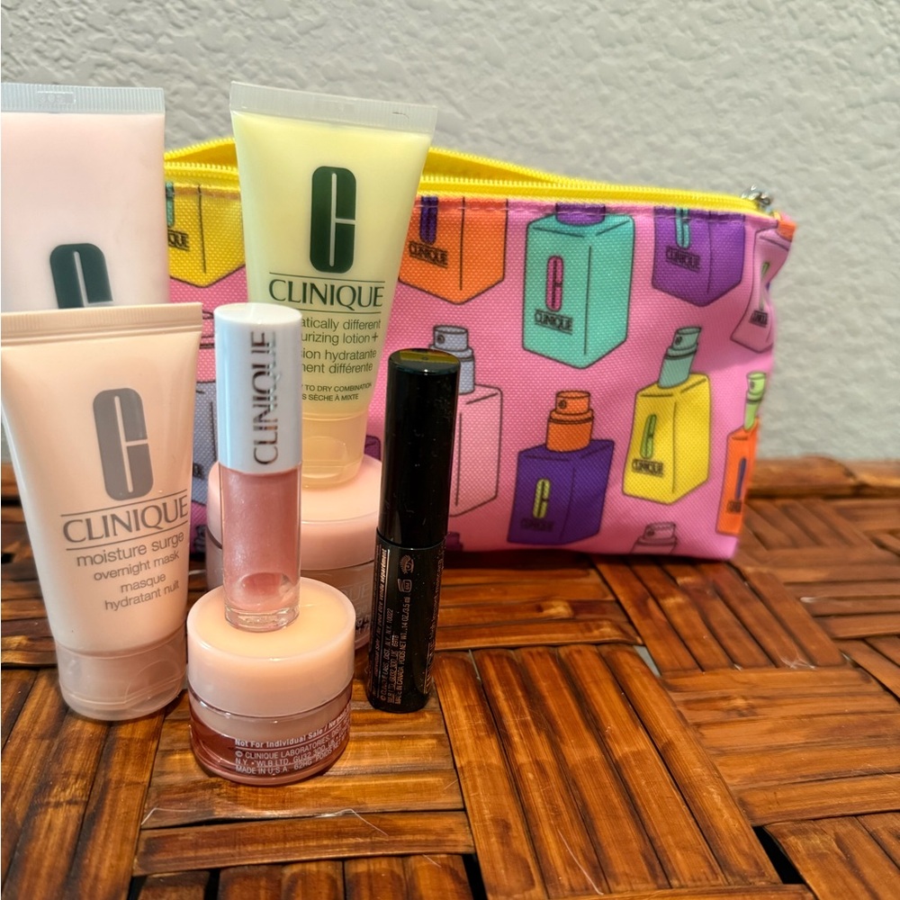8 Pc Clinique Bundle With NEW Cosmetic Bag with Skincare Set